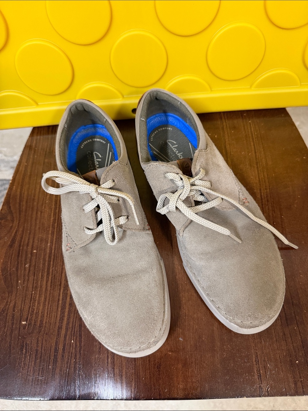 Clarks Men’s Chukka Boots in Taupe Suede Size 9